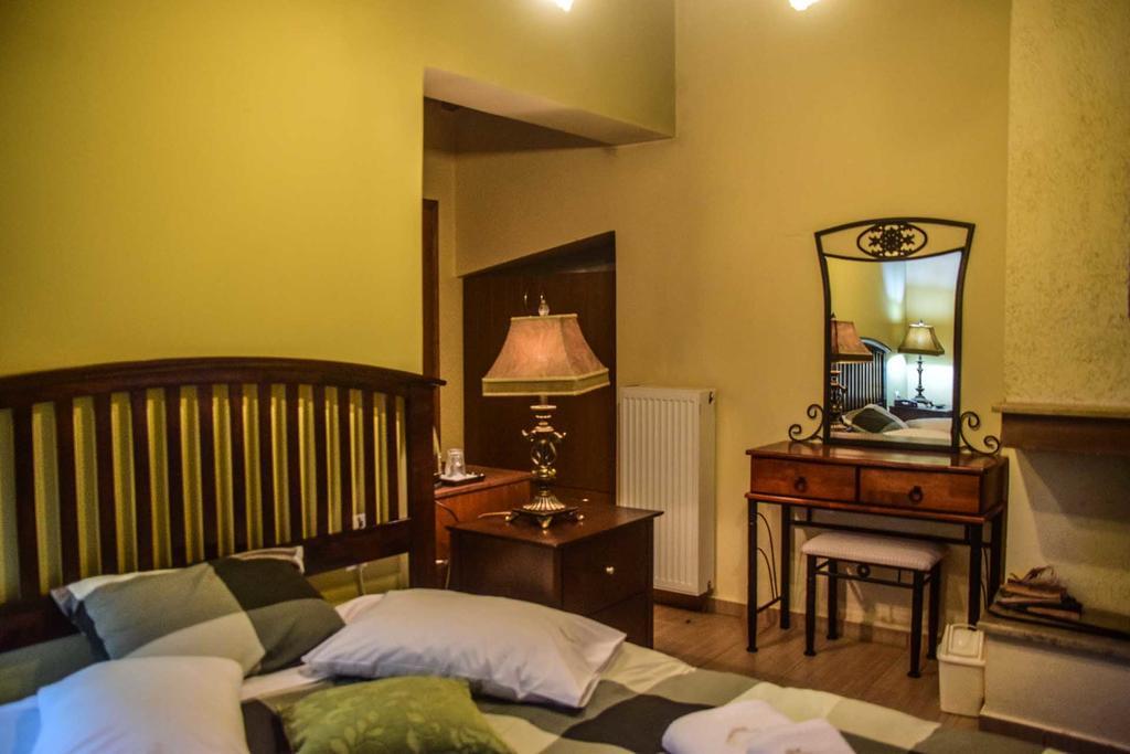 Synikia Mesi Trikalon Aetoma Suites מראה חיצוני תמונה