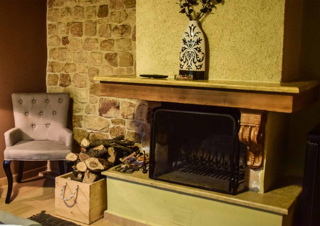 Synikia Mesi Trikalon Aetoma Suites מראה חיצוני תמונה